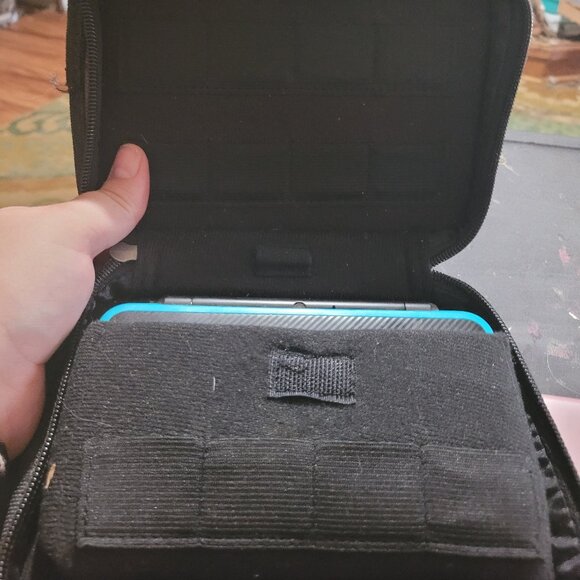Discontinued new 2ds xl - Picture 1 of 3